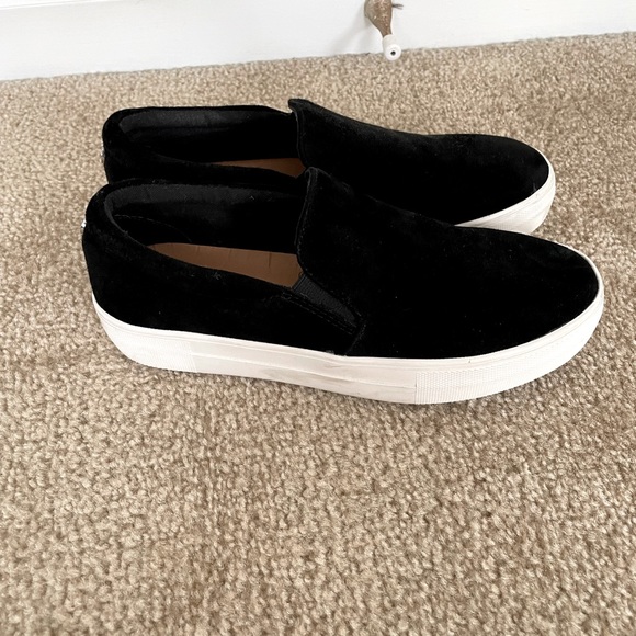 COPY - Steve Madden Black Velvet Slip On Sneaker  Size 7.5  Excellent condition! - Picture 1 of 2